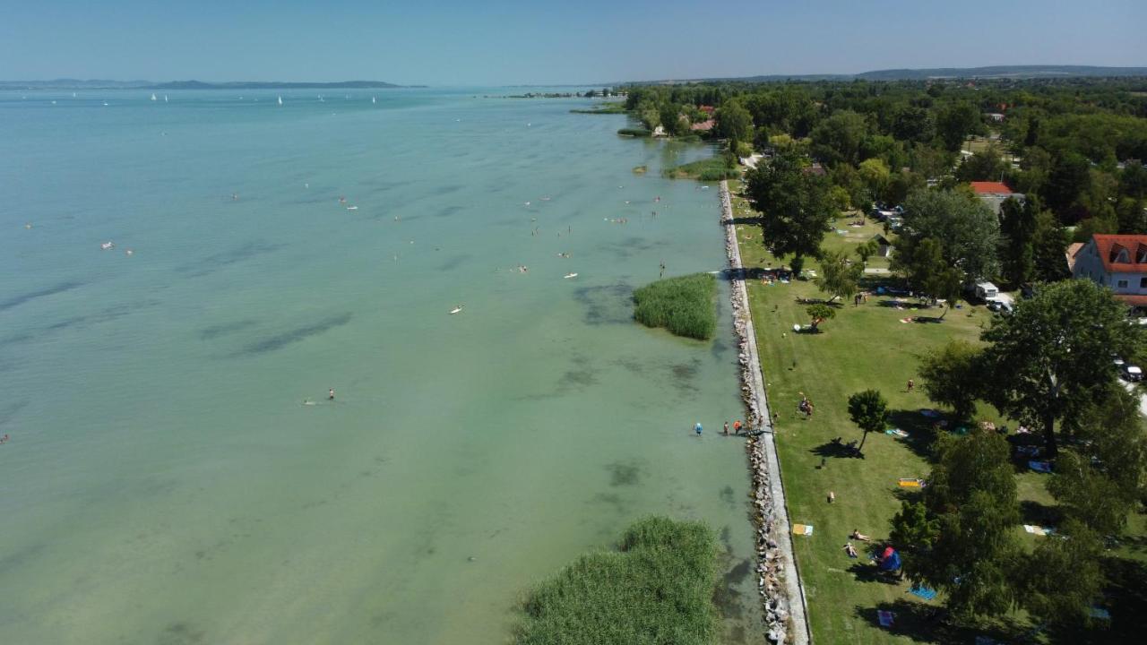 Szemes Apartman Balaton Villa Balatonszárszó Esterno foto