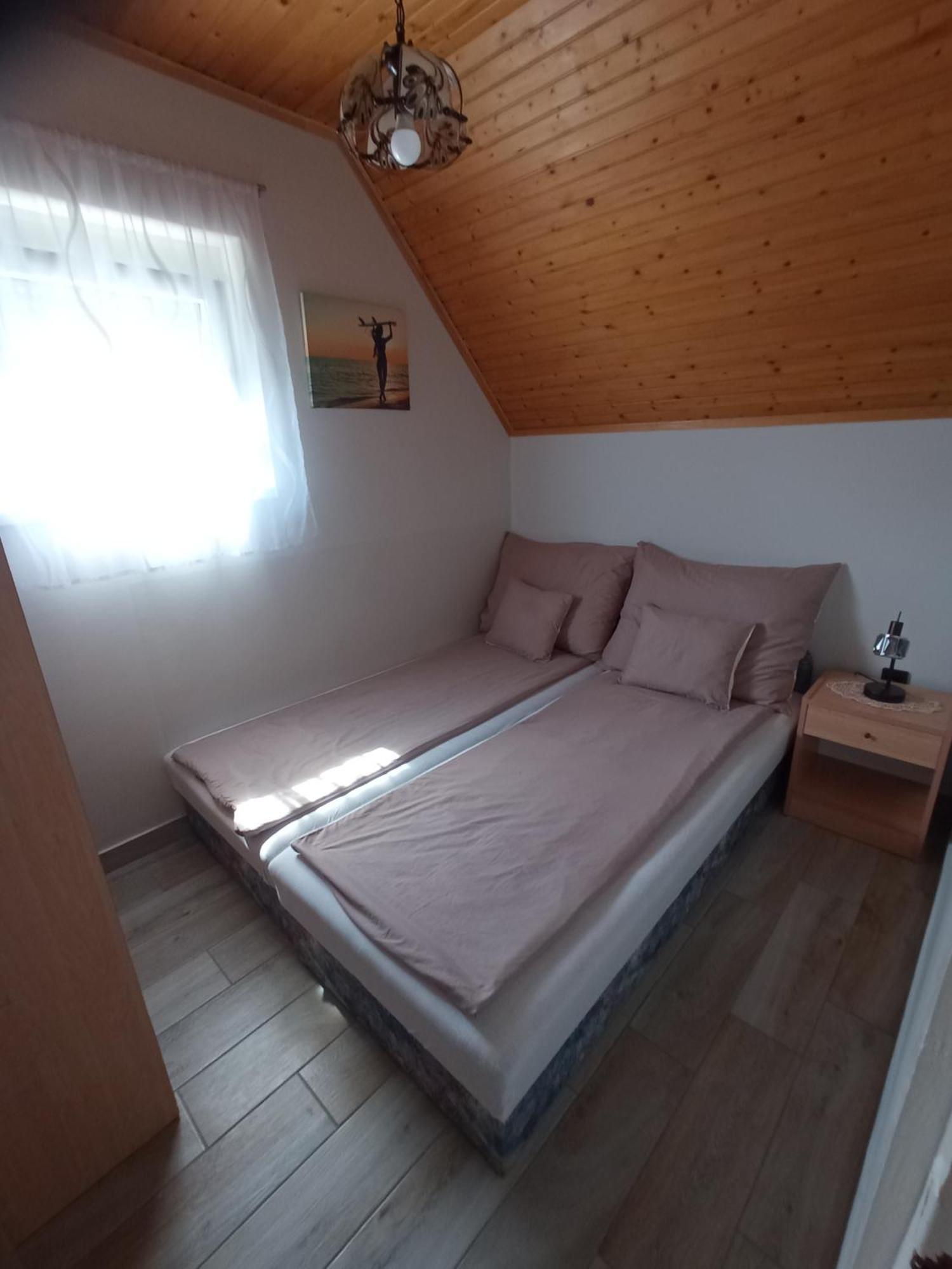 Szemes Apartman Balaton Villa Balatonszárszó Esterno foto